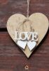 foto: Srdce dřevěné s nápisem LOVE se srdíčky