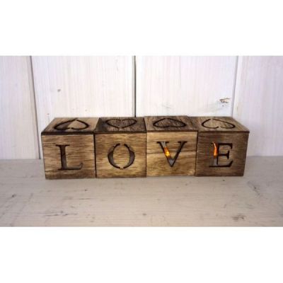 foto: Dřevěný LED svícen LOVE