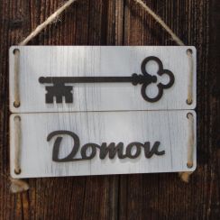 foto: Tabulka dřevěná s nápisem "Domov"