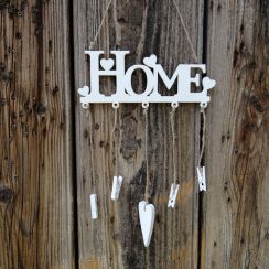 foto: Dřevěný závěs HOME s kolíčky na vzkazy