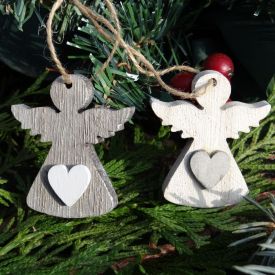 foto: Dřevěný andělíček se srdcem