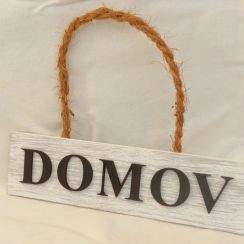 Dřevěná cedulka na dveře DOMOV