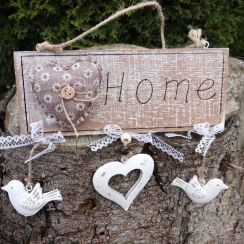 foto: Dřevěná cedulka na dveře HOME