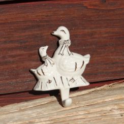 foto: Porcelánový věšák HUSIČKA II