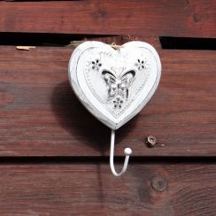 foto: Dřevěné srdce s kovovým MOTÝLKEM háček