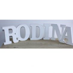 foto: Dřevěný nápis RODINA