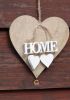 foto: Srdce dřevěné s nápisem HOME se srdíčky